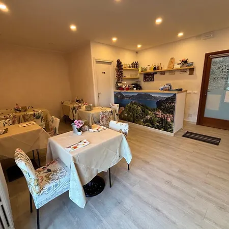 فندق Hotel Diffuso Il Portichetto Sulla Collina A Vezio Perledo