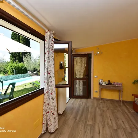 Hotel Diffuso Il Portichetto Sulla Collina A Vezio Perledo 3*