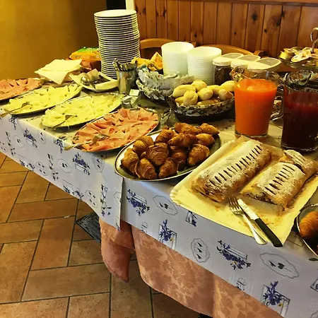 Hotel Diffuso Il Portichetto Sulla Collina A Vezio Perledo