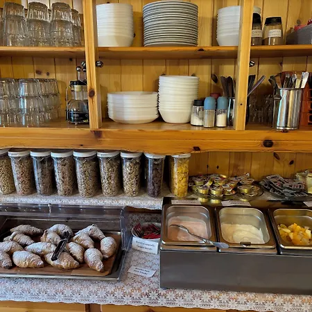 Hotel Diffuso Il Portichetto Sulla Collina A Vezio Perledo 3*