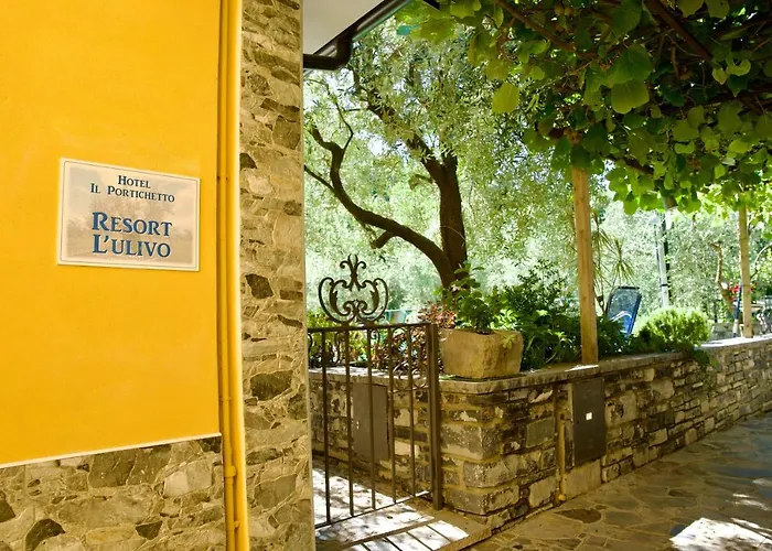 Diffuso Il Portichetto Sulla Collina A Vezio Hotel Perledo