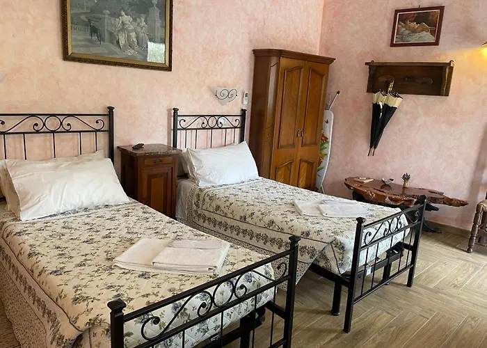 Hotel Diffuso Il Portichetto Sulla Collina A Vezio Perledo