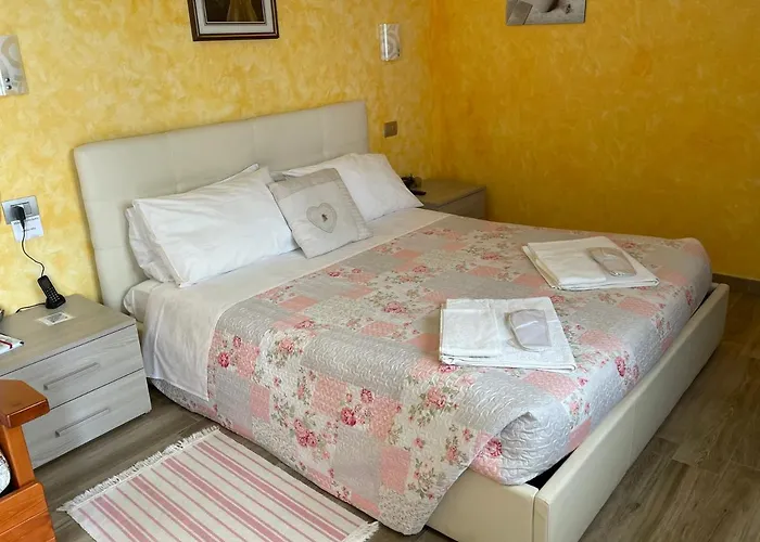 Diffuso Il Portichetto Sulla Collina A Vezio Hotel