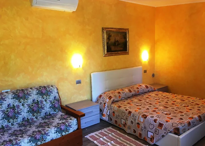 Hotel Diffuso Il Portichetto Sulla Collina A Vezio Perledo