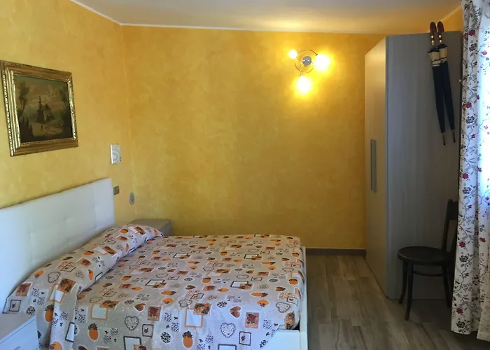 Diffuso Il Portichetto Sulla Collina A Vezio Perledo