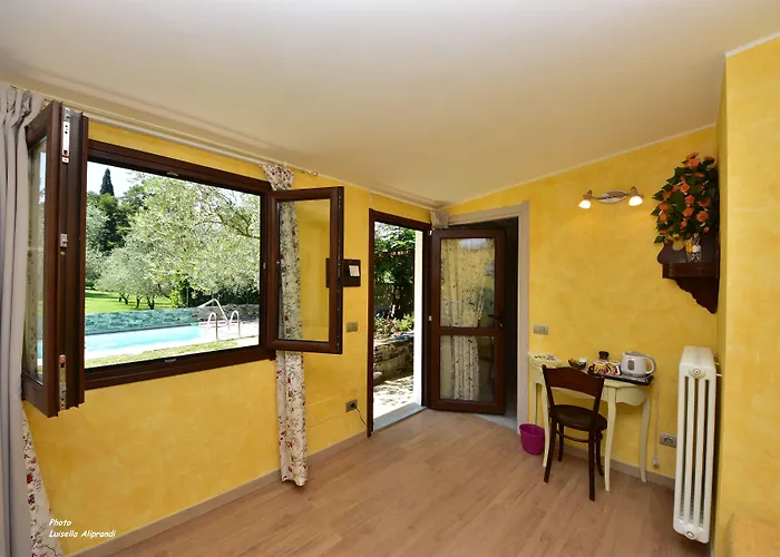 Diffuso Il Portichetto Sulla Collina A Vezio 3* Perledo