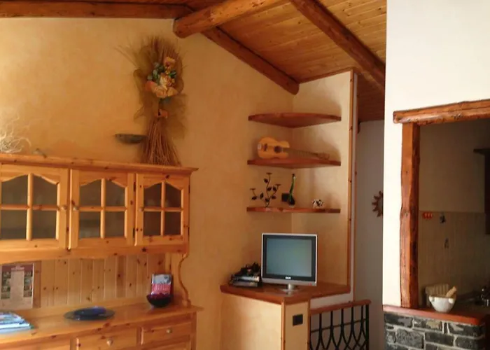Diffuso Il Portichetto Sulla Collina A Vezio