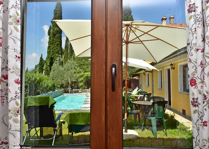 Diffuso Il Portichetto Sulla Collina A Vezio 3*