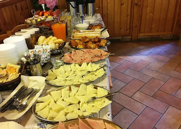 Diffuso Il Portichetto Sulla Collina A Vezio Hotel Perledo