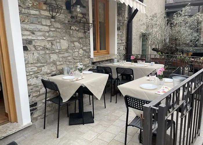 Hotel Diffuso Il Portichetto Sulla Collina A Vezio 3*