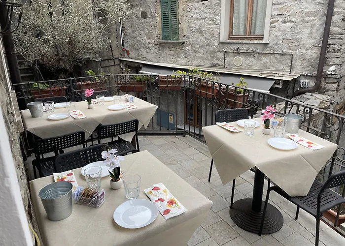 Diffuso Il Portichetto Sulla Collina A Vezio Hotel Perledo