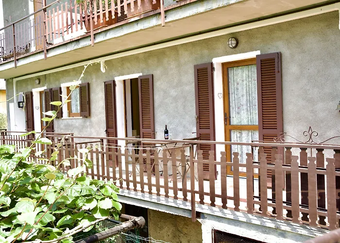 Diffuso Il Portichetto Sulla Collina A Vezio Hotel Perledo