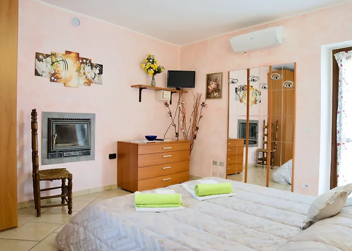 Hotel Diffuso Il Portichetto Sulla Collina A Vezio