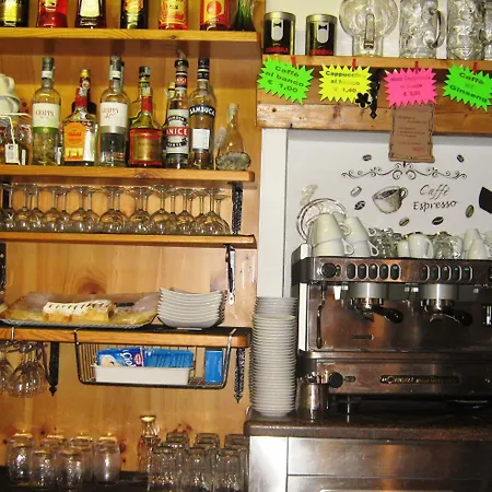 Diffuso Il Portichetto Sulla Collina A Vezio Perledo