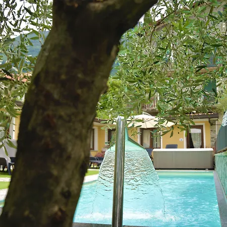 Diffuso Il Portichetto Sulla Collina A Vezio Hotel Perledo