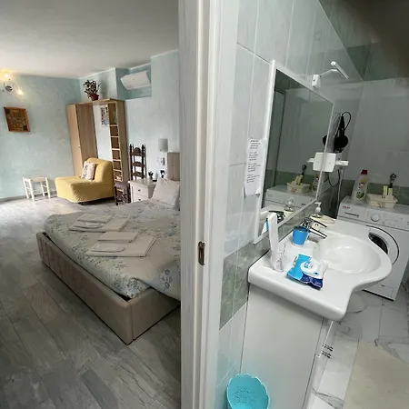 Hotel Diffuso Il Portichetto Sulla Collina A Vezio 3*