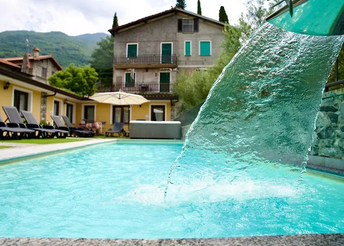 فندق Diffuso Il Portichetto Sulla Collina A Vezio 3*