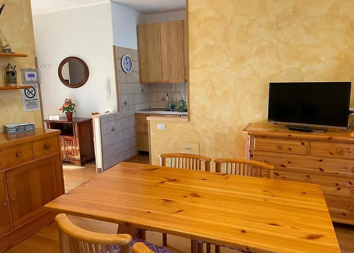 Diffuso Il Portichetto Sulla Collina A Vezio 3* Perledo