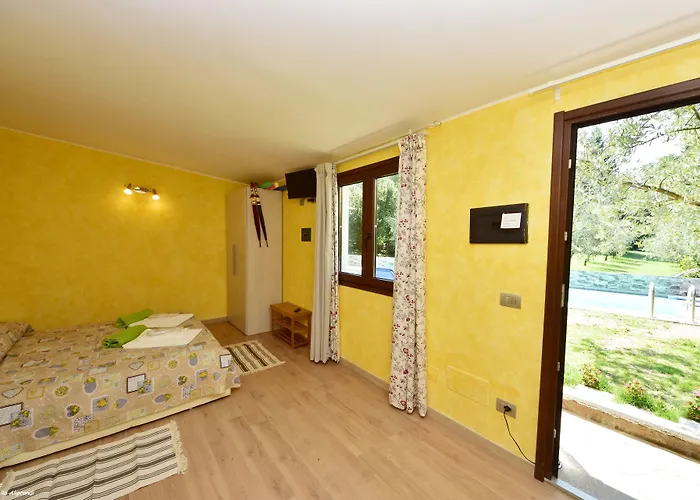 Diffuso Il Portichetto Sulla Collina A Vezio 3*