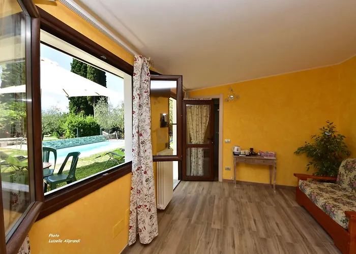 Diffuso Il Portichetto Sulla Collina A Vezio 3*