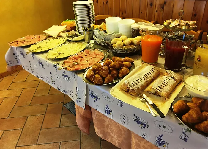 Diffuso Il Portichetto Sulla Collina A Vezio