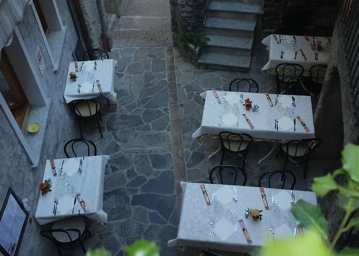 Diffuso Il Portichetto Sulla Collina A Vezio Perledo