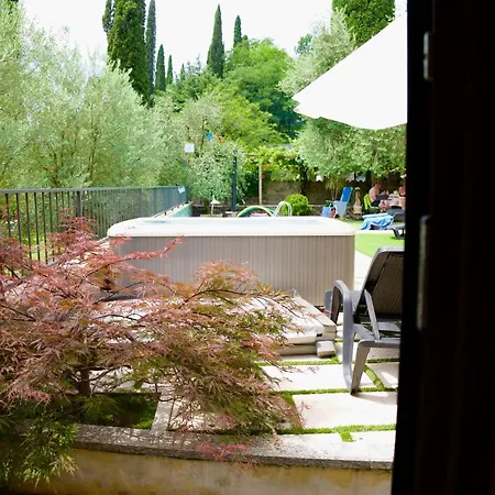 Diffuso Il Portichetto Sulla Collina A Vezio 3* ペルレード