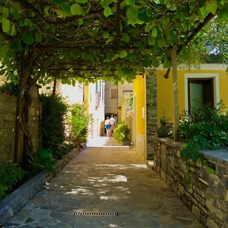 Diffuso Il Portichetto Sulla Collina A Vezio ホテル 3*