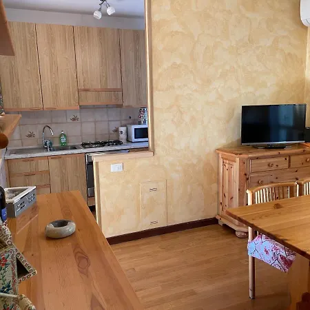 Diffuso Il Portichetto Sulla Collina A Vezio 3* ペルレード