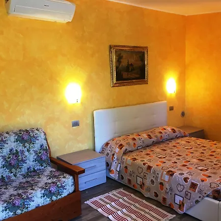 ホテル Diffuso Il Portichetto Sulla Collina A Vezio ペルレード