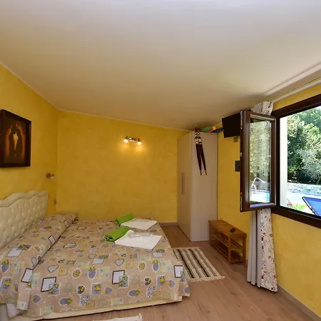 Diffuso Il Portichetto Sulla Collina A Vezio ホテル ペルレード