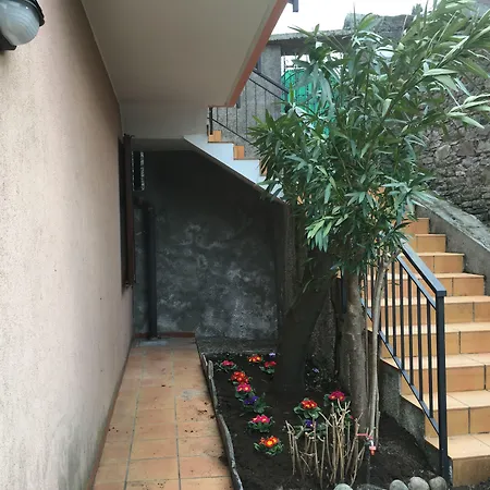 Diffuso Il Portichetto Sulla Collina A Vezio 3* ペルレード