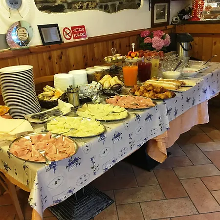 Diffuso Il Portichetto Sulla Collina A Vezio 3* ペルレード