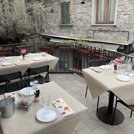 Diffuso Il Portichetto Sulla Collina A Vezio ホテル ペルレード