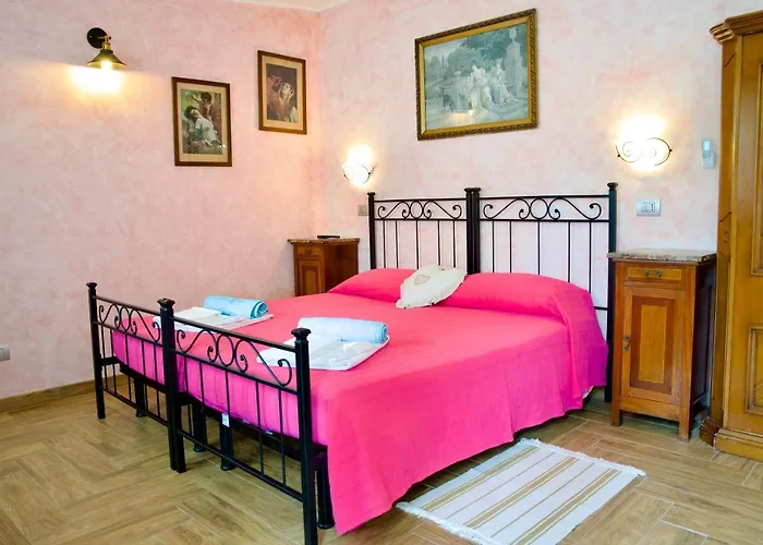 Hotel Diffuso Il Portichetto Sulla Collina A Vezio Perledo