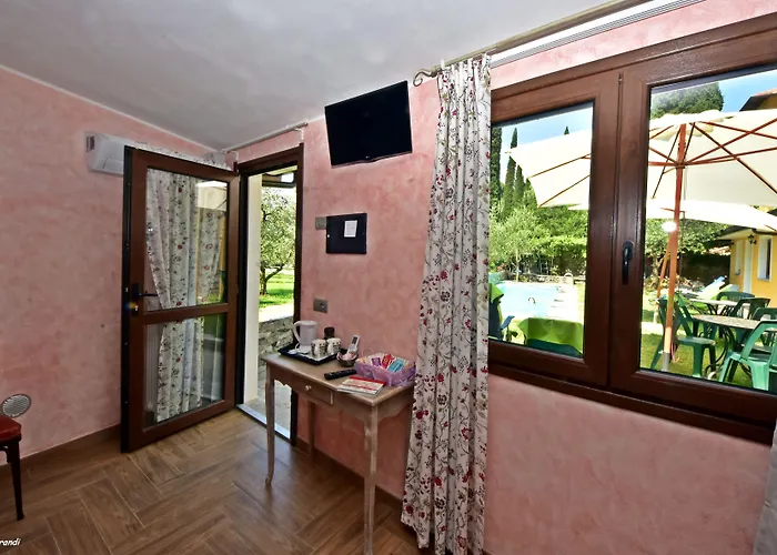 Hotel Diffuso Il Portichetto Sulla Collina A Vezio Perledo Hotel 3*