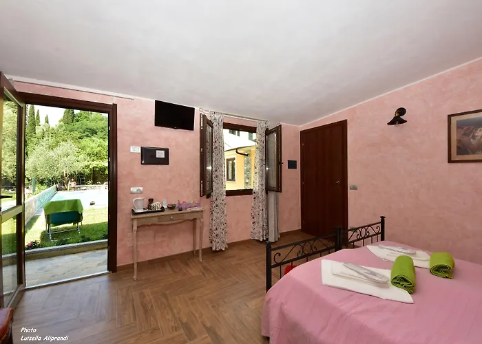 Diffuso Il Portichetto Sulla Collina A Vezio Hotel Perledo