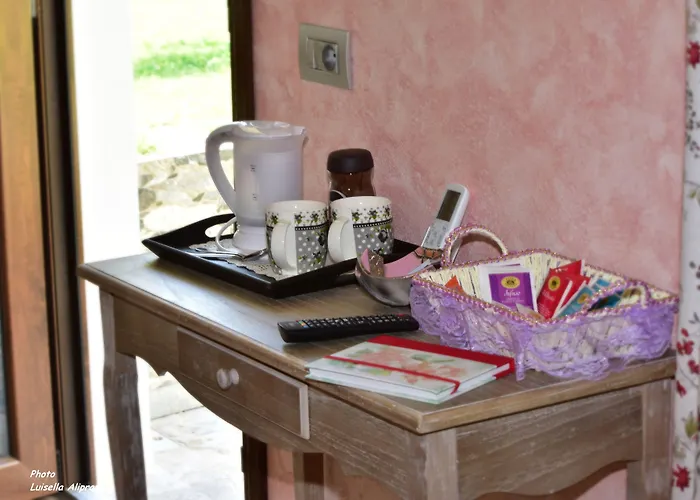 Hotel Diffuso Il Portichetto Sulla Collina A Vezio Perledo