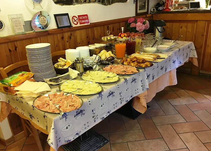 Hotel Diffuso Il Portichetto Sulla Collina A Vezio Perledo 3* Perledo