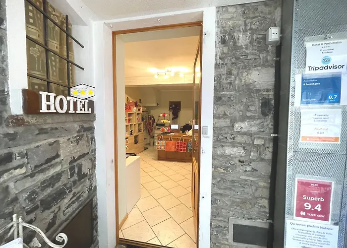 Hotel Diffuso Il Portichetto Sulla Collina A Vezio Perledo 3* Perledo