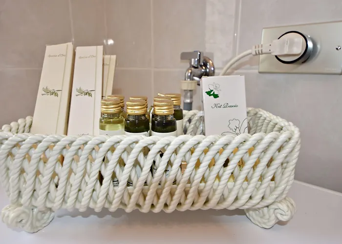 Hotel Diffuso Il Portichetto Sulla Collina A Vezio Perledo 3* Perledo