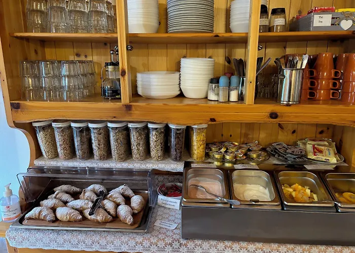 Hotel Diffuso Il Portichetto Sulla Collina A Vezio Perledo 3*