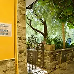 Hotel Diffuso Il Portichetto Sulla Collina A Vezio Perledo Hotel Perledo