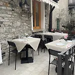 Hotel Hotel Diffuso Il Portichetto Sulla Collina A Vezio Perledo 3*
