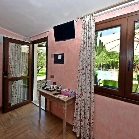 Diffuso Il Portichetto Sulla Collina A Vezio Hotel 3*