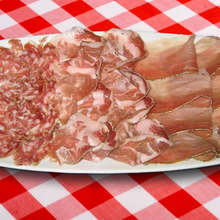 Diffuso Il Portichetto Sulla Collina A Vezio Hotel Perledo