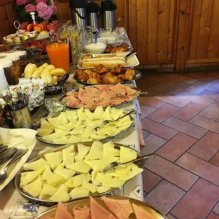 Diffuso Il Portichetto Sulla Collina A Vezio Hotel Perledo