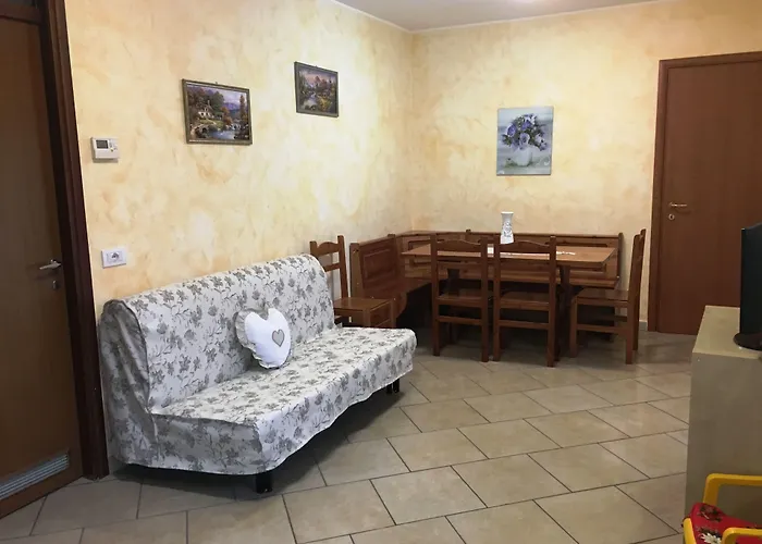 Diffuso Il Portichetto Sulla Collina A Vezio 3*