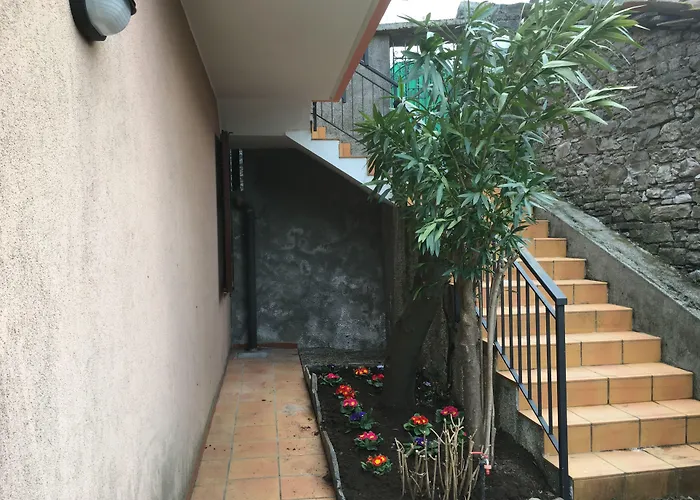 Diffuso Il Portichetto Sulla Collina A Vezio 3* Perledo