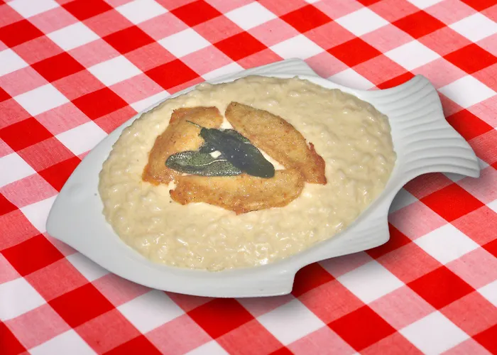 Diffuso Il Portichetto Sulla Collina A Vezio